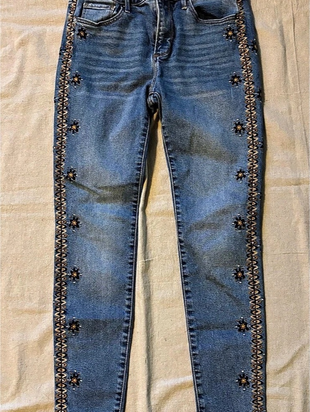 Driftwood Jackie Embroidered Skinny Jeans Blue Waist 27 measures 28”
